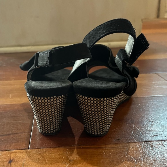Bandolino black wedge sandals - Picture 7 of 11